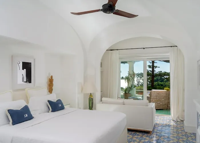 Отель La Minerva Капри